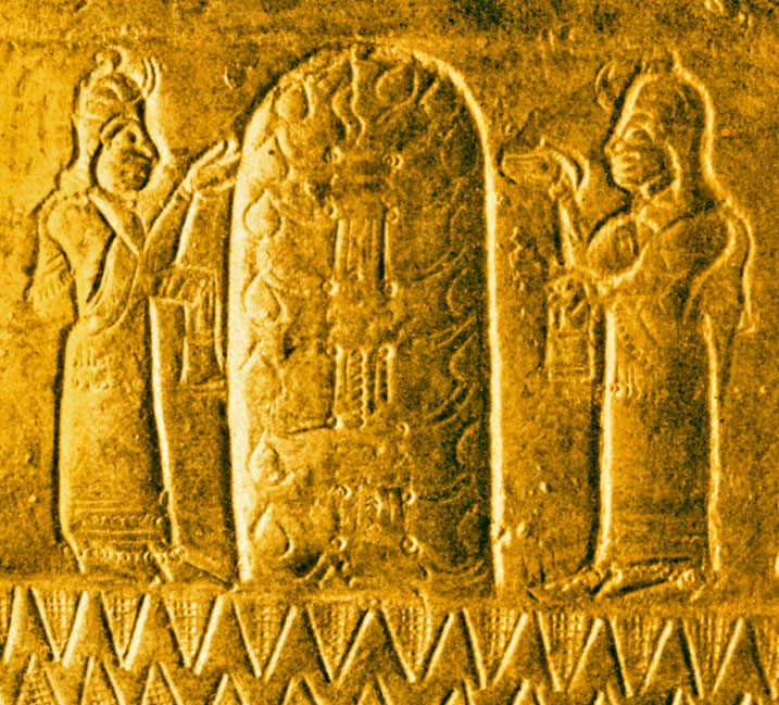 上图:亚述强敌乌拉尔图(Urar?u)人的生命树,来自阿尔吉什提一世(Argishti I,主前786-764年在位)时代的铜盔残片,出土于亚美尼亚首都附近的特什拜尼(Teishebaini)。乌拉尔图位于黑海东南部和里海西南部的亚美尼亚高原。「生命树」的记忆存在于各个古代文明之中,以不同的形式出现在古代苏美尔人、埃及人、巴比伦人、亚述人、中国人、印度人和乌拉尔图人等许多古代文明的文献和遗址里。这从侧面佐证人类的祖先都来自伊甸园。