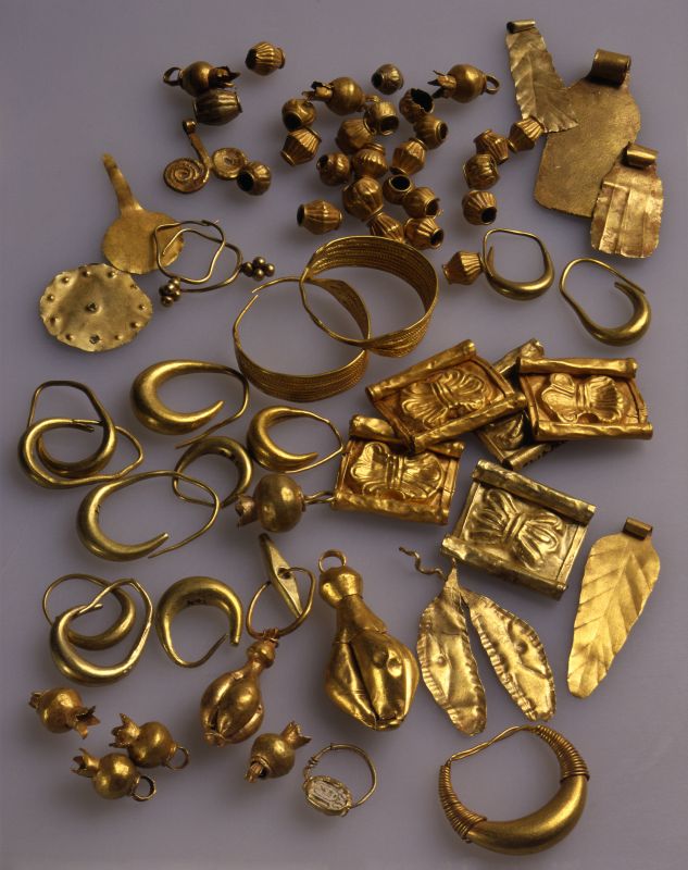 上图:主前13世纪的以色列金首饰。现藏于耶路撒冷以色列博物馆(Israel Museum)。