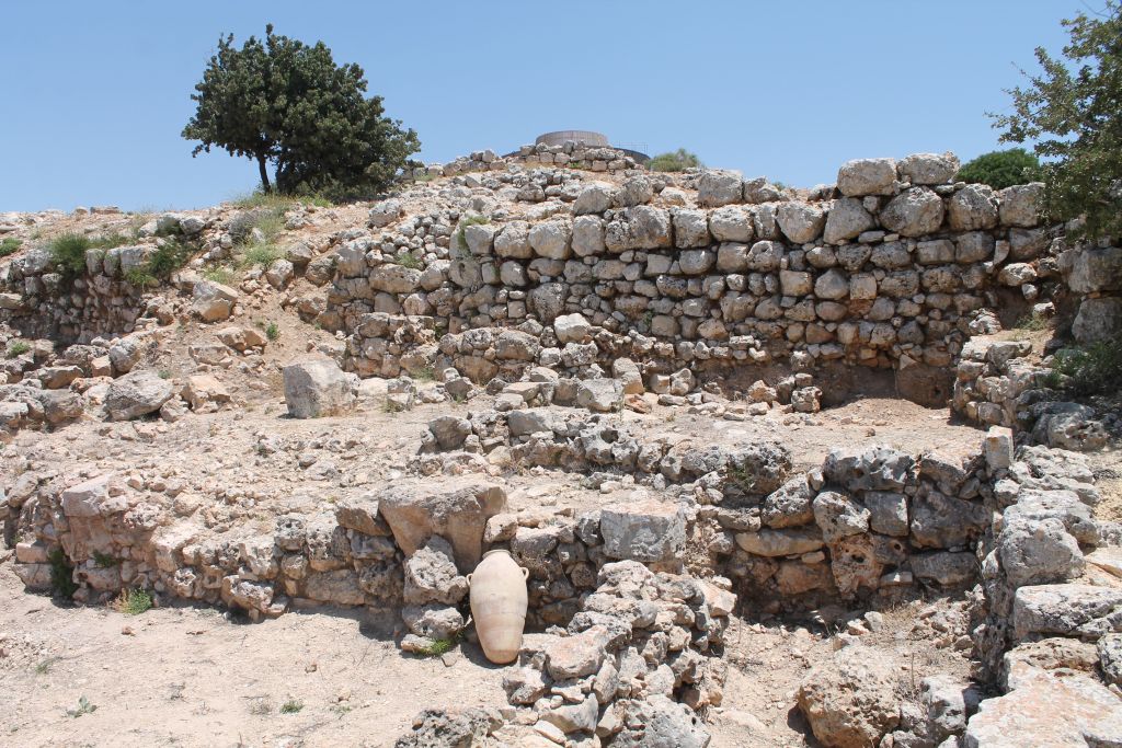 上图:在示罗遗址(Tel Shiloh)挖掘出来的古代以色列商店。