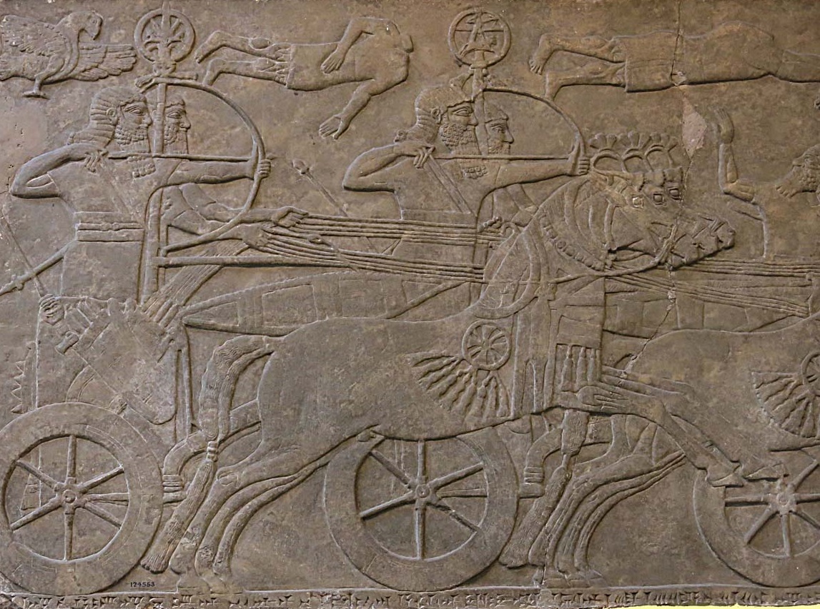 上图：主前九世纪亚述浮雕中的战车。亚兰的战车与此类似，这些战车以双马负轭拖拉，载人的小平台安装在后轴之上，车轮木制有辐。乘车者一人负责驾驶，一人则配有弓箭枪矛。二人站于车上，护栏只高及大腿中部。
